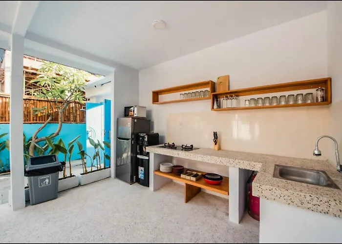 Greek House: W/desk + Shared Pool&kitchen /2