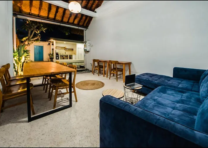 Greek House: W/desk + Shared Pool&kitchen /2 Affittacamere