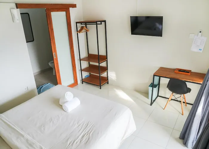 Greek House: W/desk + Shared Pool&kitchen /2 Affittacamere Canggu